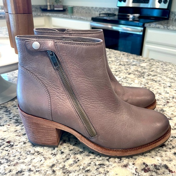 Boots - Picture 4 of 6